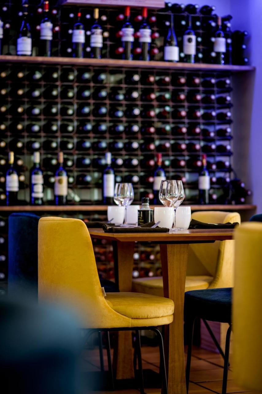 Logis Hotel Restaurant Le Clos Fleuri Castelnaudary Exterior photo